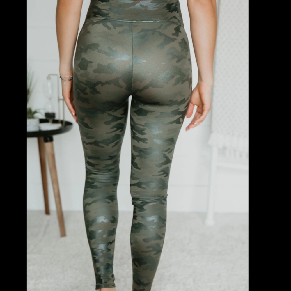spanx faux leather camo green leggings high rise
c